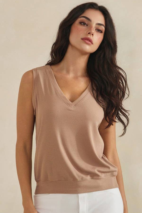 LuxeAir Ribbed Relaxed V-Neck Tank Top: Kelly Green / L