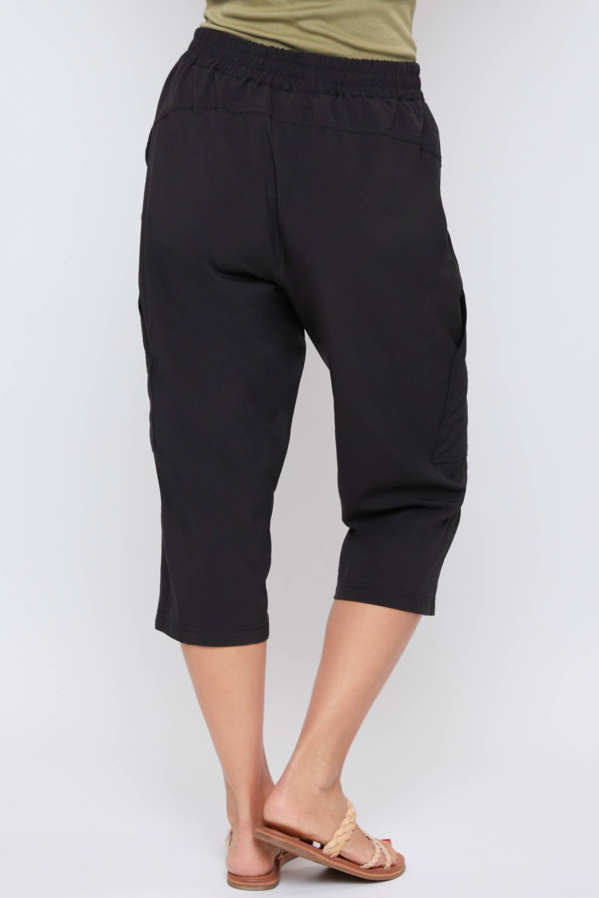 Missy Pull-On Capri with Big Pocket Detail