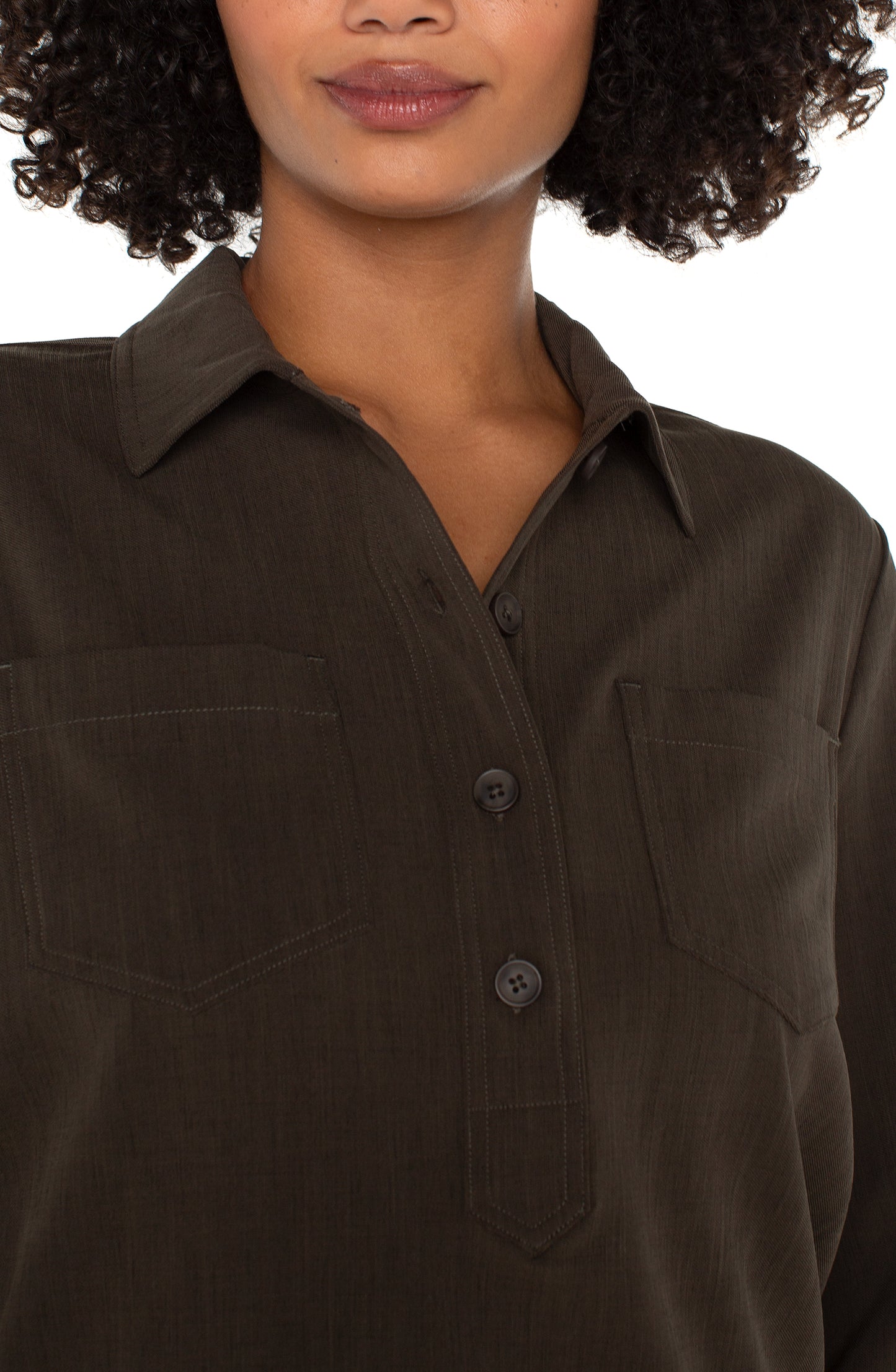 LM8H45TS39-popover_shirt_w_elastic_at_waist-black_olive-front_neckline_close_up