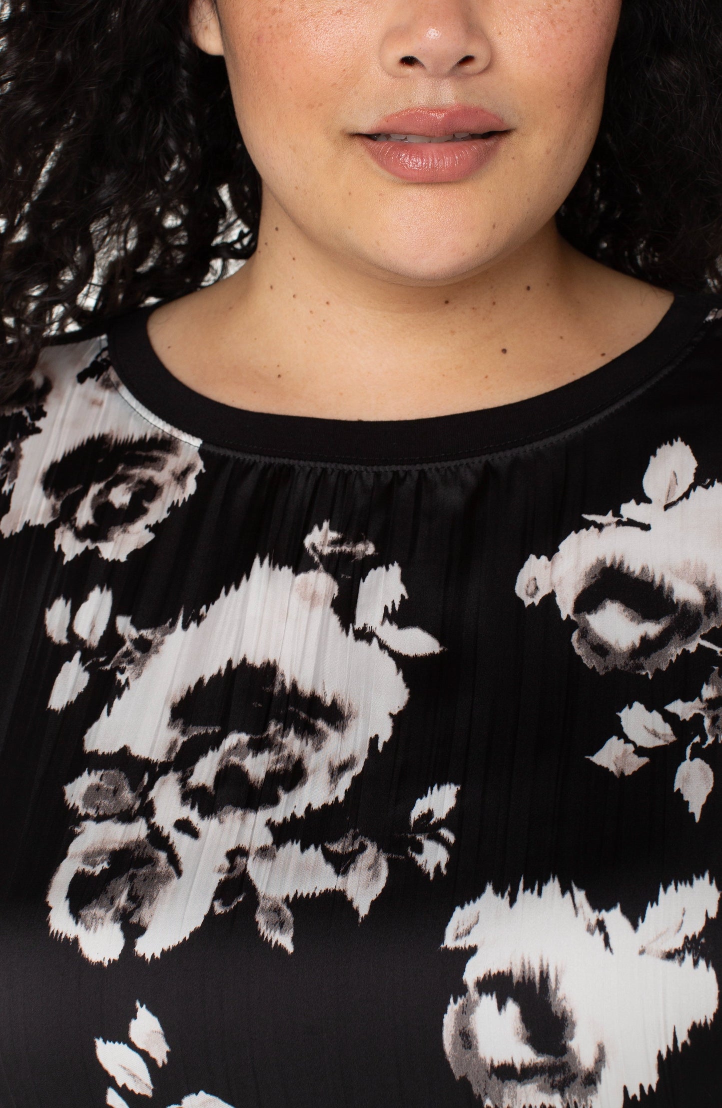 LY8E80PC5BLACKWHITEFLORALD