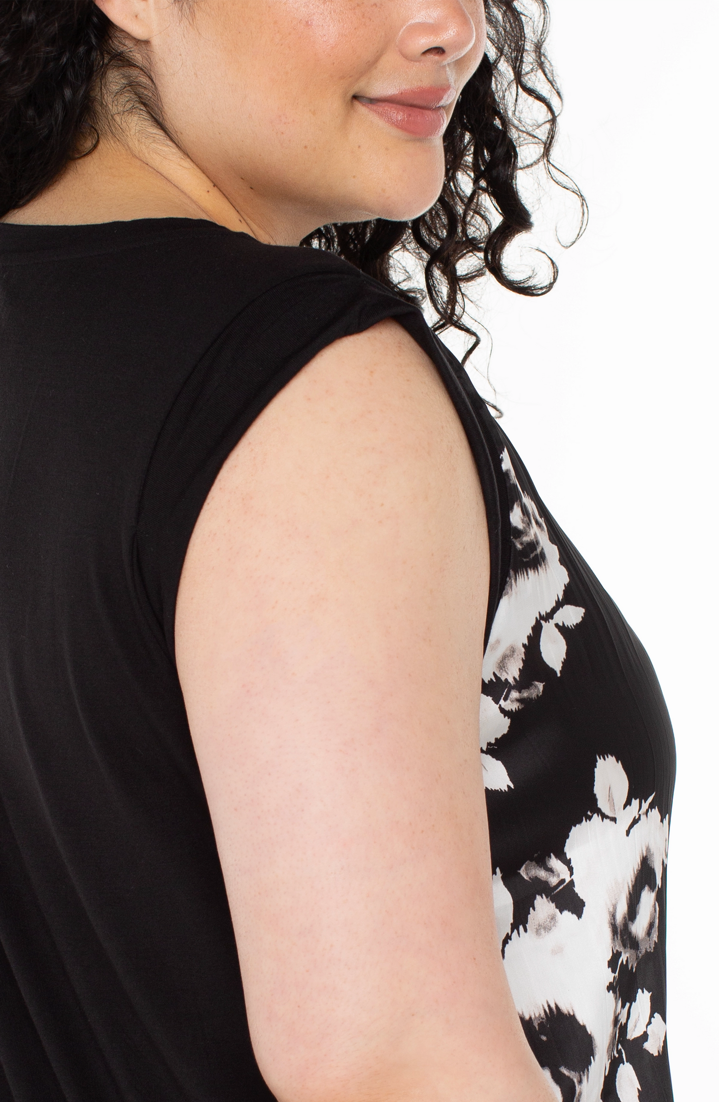 LY8E80PC5BLACKWHITEFLORALD2