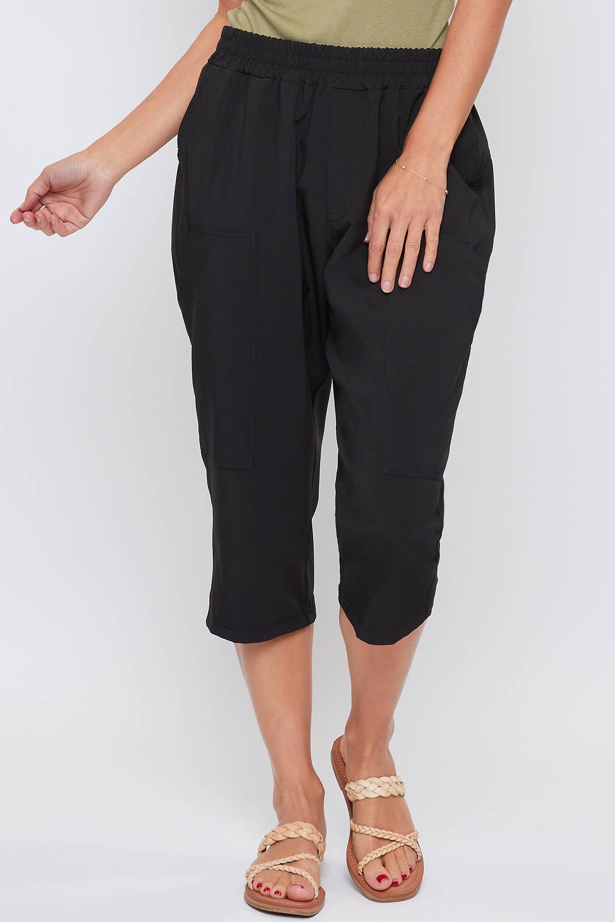 Missy Pull-On Capri with Big Pocket Detail